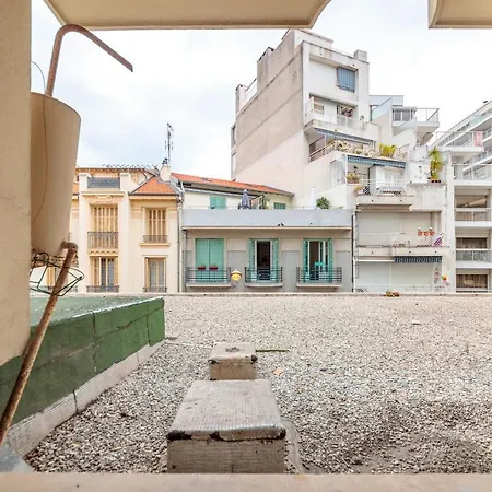 Appartement Beau à 50m De La Nice